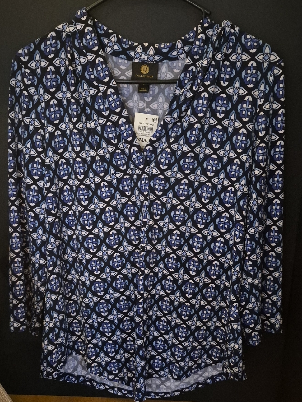 JM Collection Blue and White Geometric V-Neck Blouse